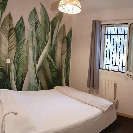 Petite Maison Au Calme - Piscine En Copropriete, Terrasse, Mer, Clim Vallauris