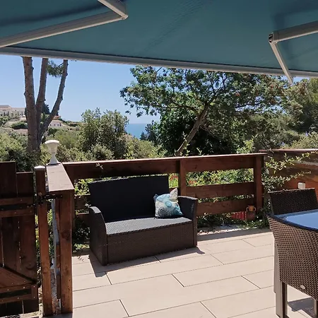 Holiday home Petite Maison Au Calme - Piscine En Copropriete, Terrasse, Mer, Clim Vallauris